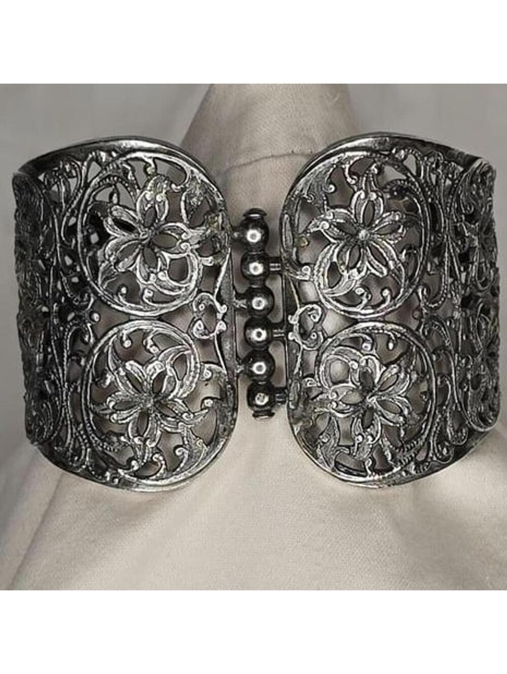 Vintage Silver Filigree Hinged Bangle Bracelet. Stunning!